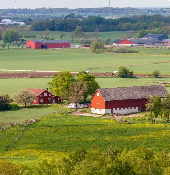 Överblicksbild av lantgård utanför Stockholm där Stockholms Nödslaktsservice kan erbjuda sina tjänster.